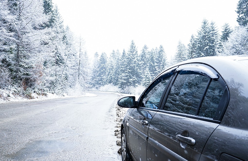 Jak dbać o samochód zimą? 